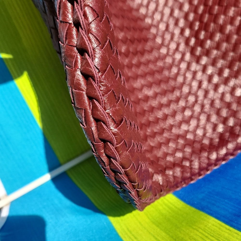 ✨️Source Unknown Woven Shoulder Bag in Burgundy - Picture 4 of 16